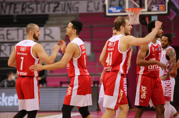 了队友的斗 了队友的斗