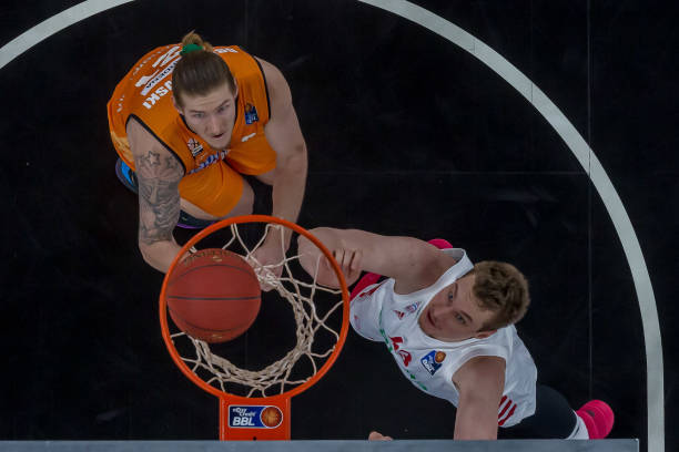 一名9号位 一名9号位