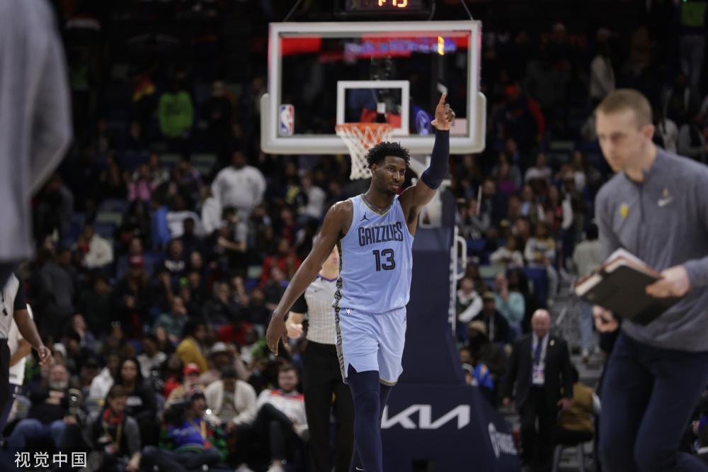 球迷们通过 球迷们通过